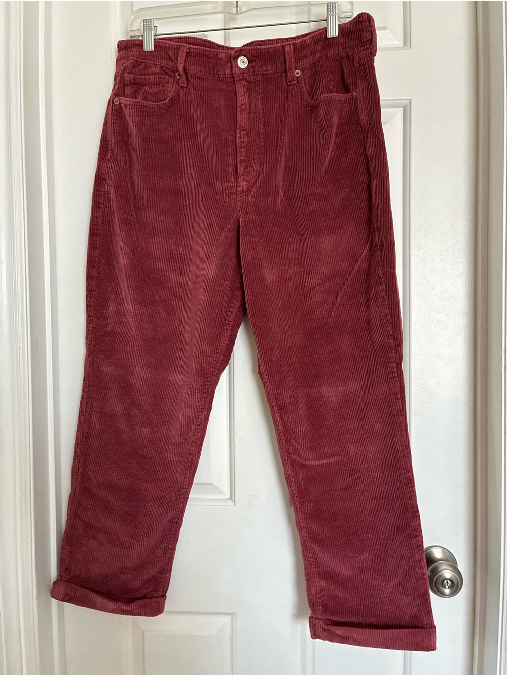 American Eagle High-Rise Straight Corduroy Pants in Burgundy Red - Size US14